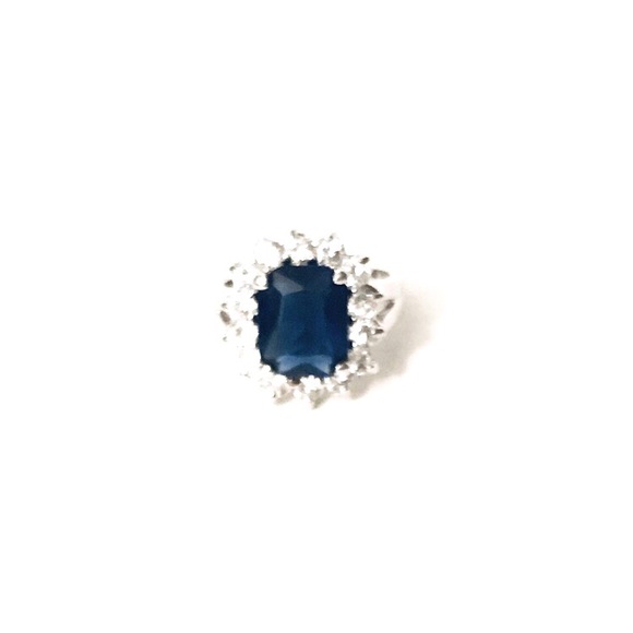 Gorgeous Sapphire Halo Costume Jewelry Ring NWOT - Picture 5 of 8
